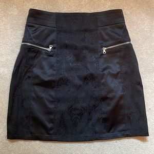 Black fitted skirt